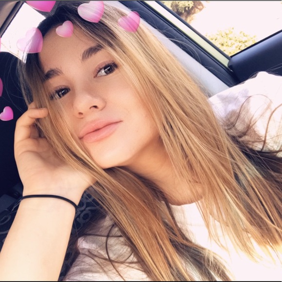 Meet your Posher, Sinclaire - Picture 2 of 2